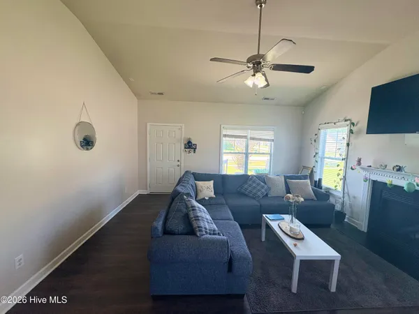 $2,000 | 174 Moonstone Court, Jacksonville, NC 28546