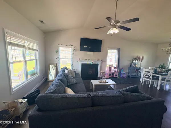 $2,000 | 174 Moonstone Court, Jacksonville, NC 28546