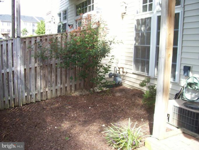 6692 Debra Lu Way Springfield, VA 22150 - Photo 21 of 25 Exterior (Rear)