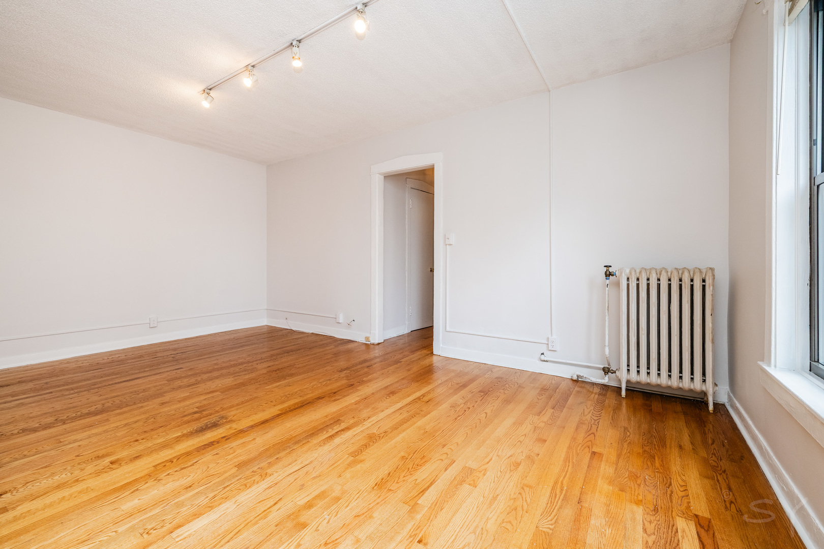 725 West Sheridan Road, Unit 502 Chicago, IL 60613 - Photo 12 of 32 Gallery Image 12