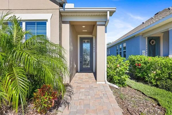 $385,900 | 13892 Kingfisher Glen Drive, Lithia, FL 33547