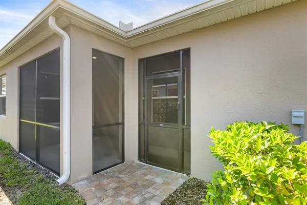 $385,900 | 13892 Kingfisher Glen Drive, Lithia, FL 33547