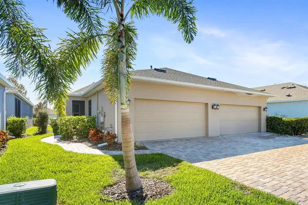 $385,900 | 13892 Kingfisher Glen Drive, Lithia, FL 33547