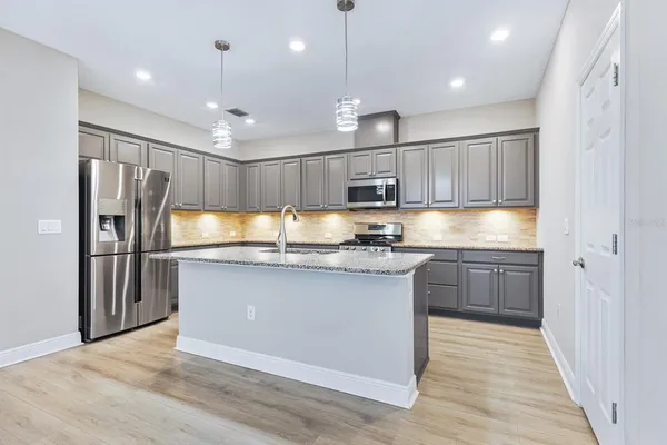 $385,900 | 13892 Kingfisher Glen Drive, Lithia, FL 33547