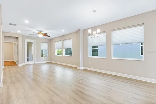$385,900 | 13892 Kingfisher Glen Drive, Lithia, FL 33547