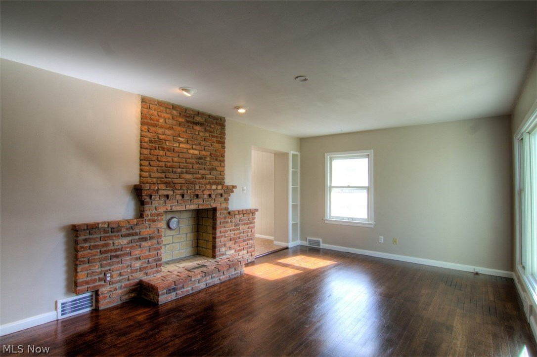 1619 Richmond Road Cleveland, OH 44124 - Photo 3 of 21