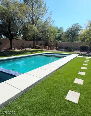 $7,000 | 385 Glenridding Street, Las Vegas, NV 89183