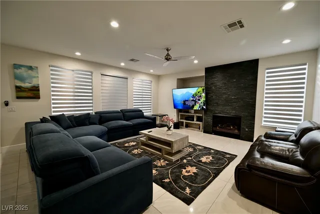 $7,000 | 385 Glenridding Street, Las Vegas, NV 89183