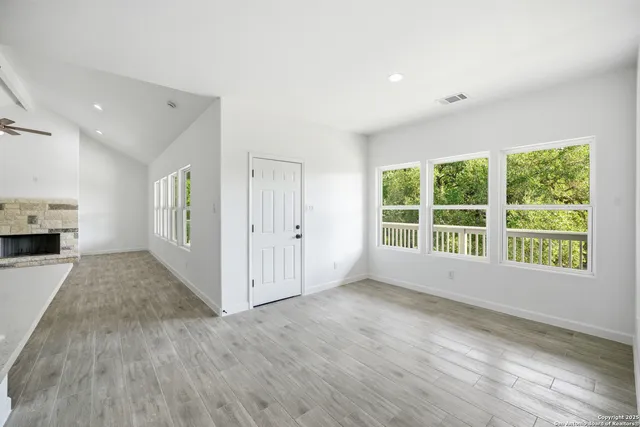 $489,000 | 207 Deer Oaks Drive, Lakehills, TX 78063