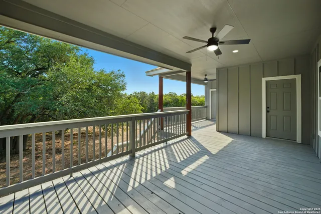 $489,000 | 207 Deer Oaks Drive, Lakehills, TX 78063