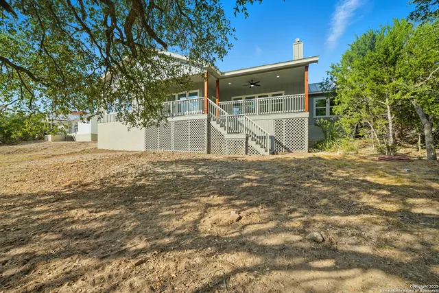 $489,000 | 207 Deer Oaks Drive, Lakehills, TX 78063