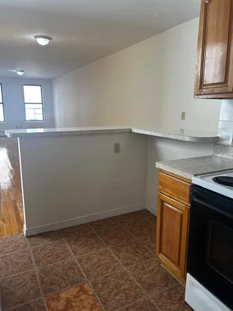 $2,000 | 845 Boulevard East, Unit 3A, Weehawken, NJ 07086