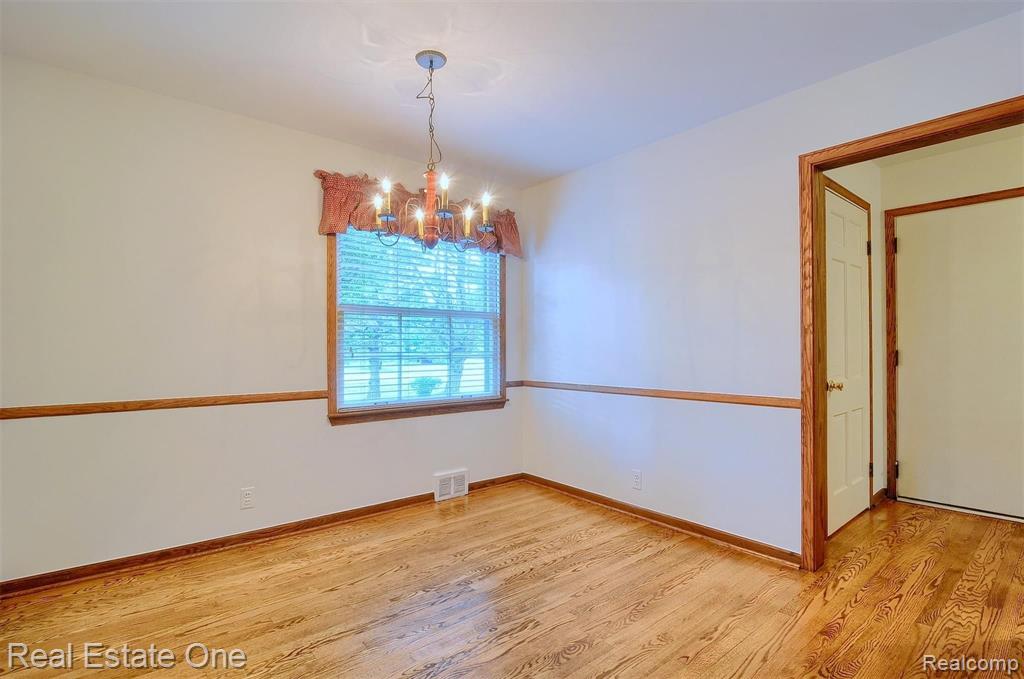 483 Willow Tree Lane Rochester Hills, MI 48306 - Photo 21 of 47