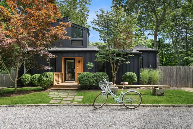 a view of a house with a yard and plants