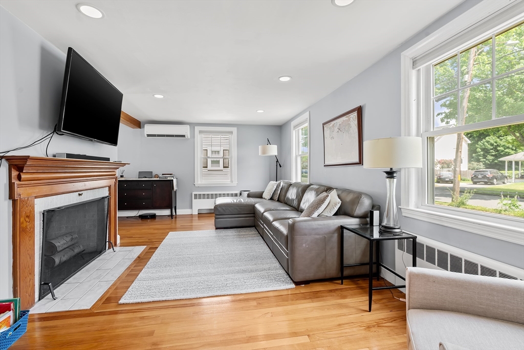 9 Chapman Road Wakefield, MA 01880 - Photo 9 of 34