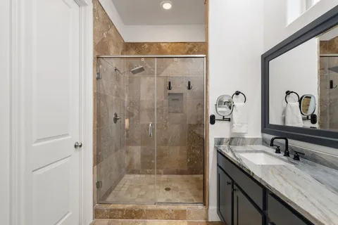 $384,000 | 8726 Kempwood Drive, Houston, TX 77080