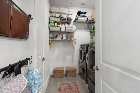 $384,000 | 8726 Kempwood Drive, Houston, TX 77080