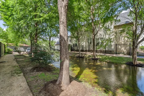 $384,000 | 8726 Kempwood Drive, Houston, TX 77080