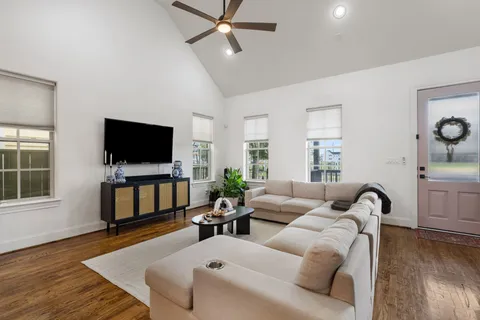 $384,000 | 8726 Kempwood Drive, Houston, TX 77080