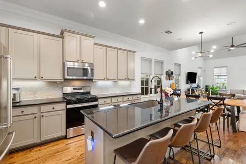 $384,000 | 8726 Kempwood Drive, Houston, TX 77080