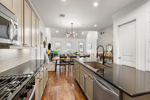 $384,000 | 8726 Kempwood Drive, Houston, TX 77080