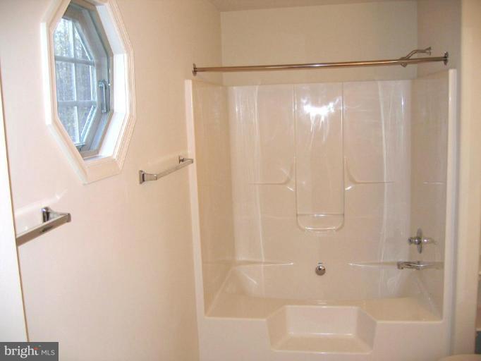 98 Quarry Road Stafford, VA 22554 - Photo 8 of 16 Master Bath