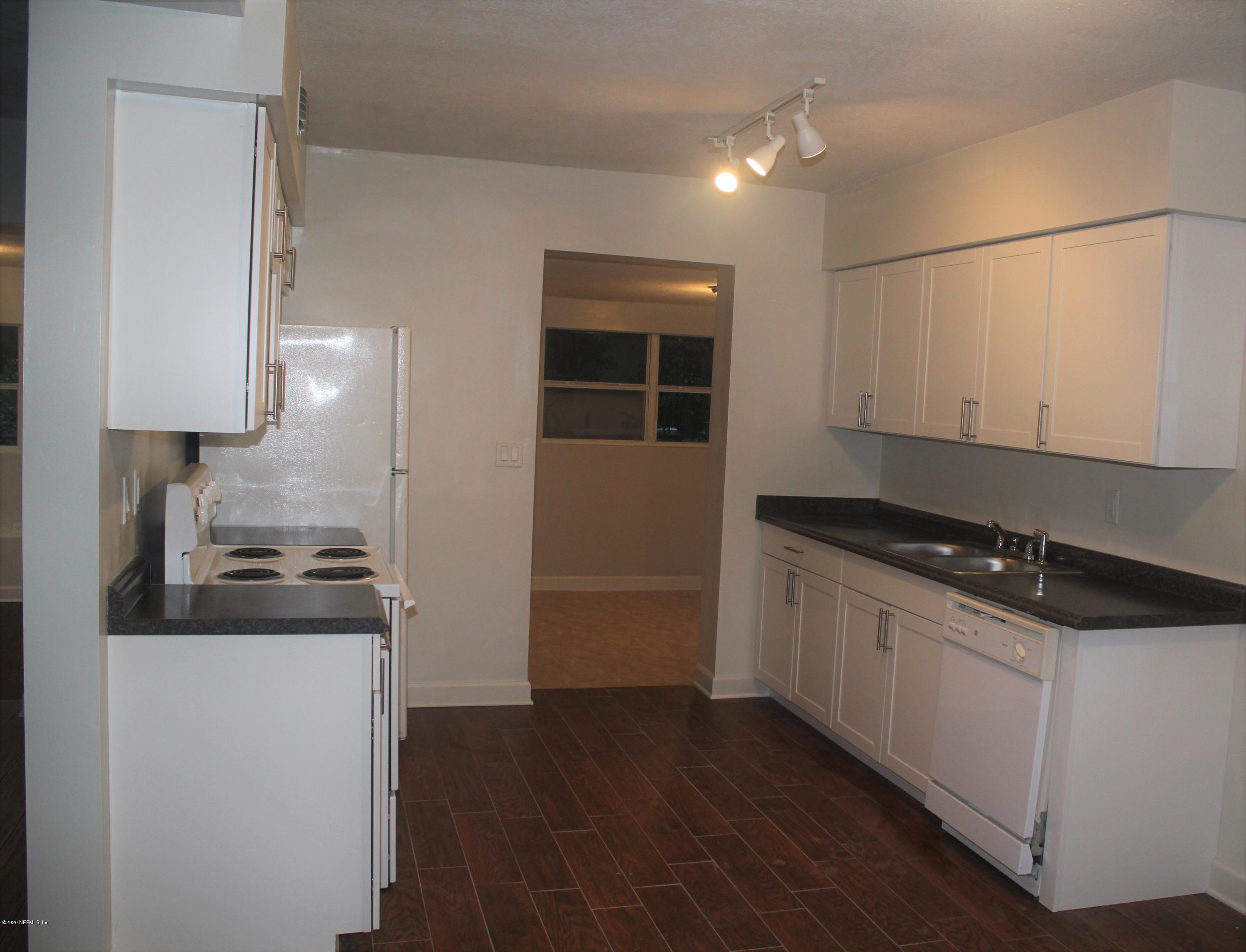 6915 King Arthur Road Jacksonville, FL 32211 - Photo 14 of 17 94KitchenA
