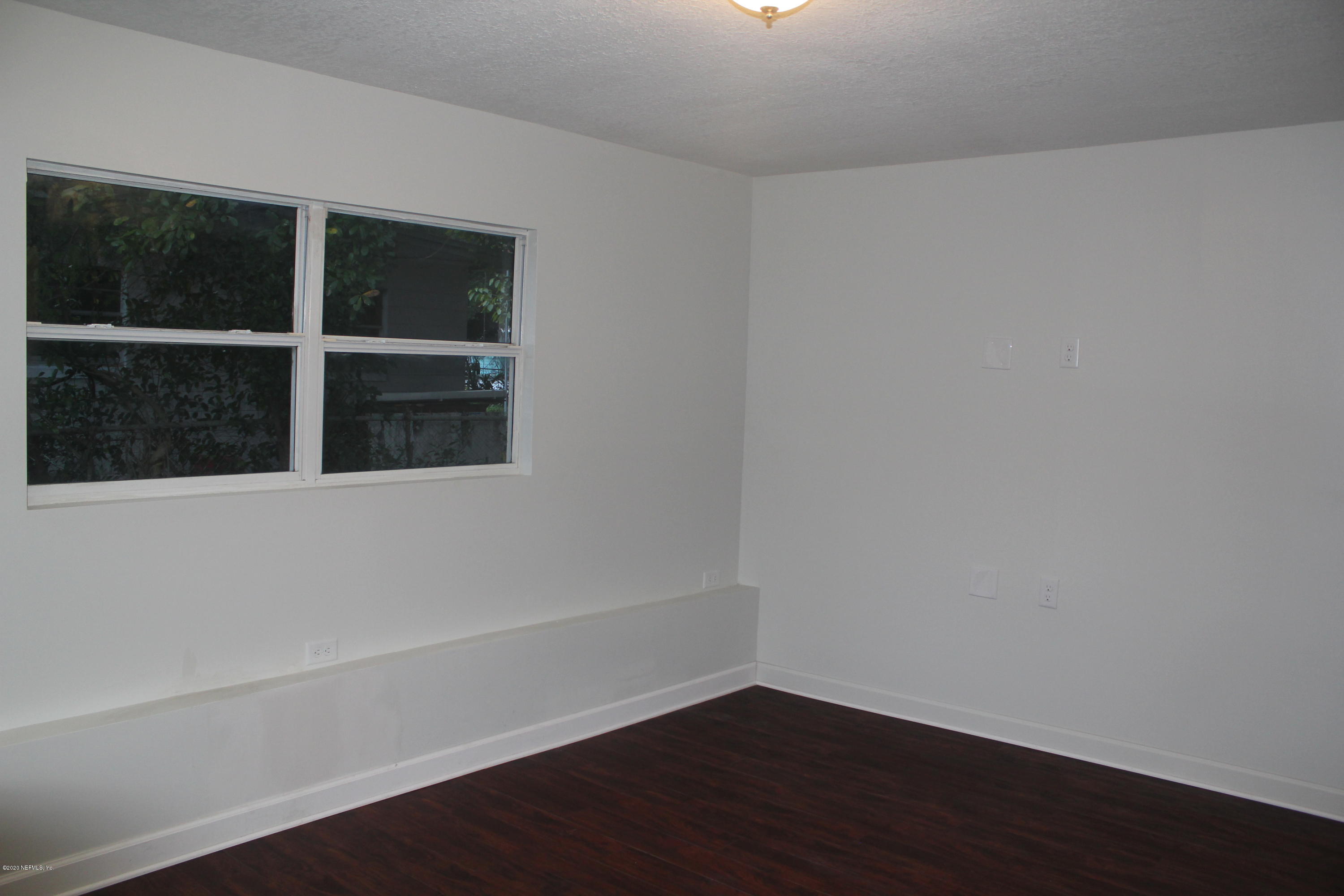 6915 King Arthur Road Jacksonville, FL 32211 - Photo 4 of 17 3media-livingB
