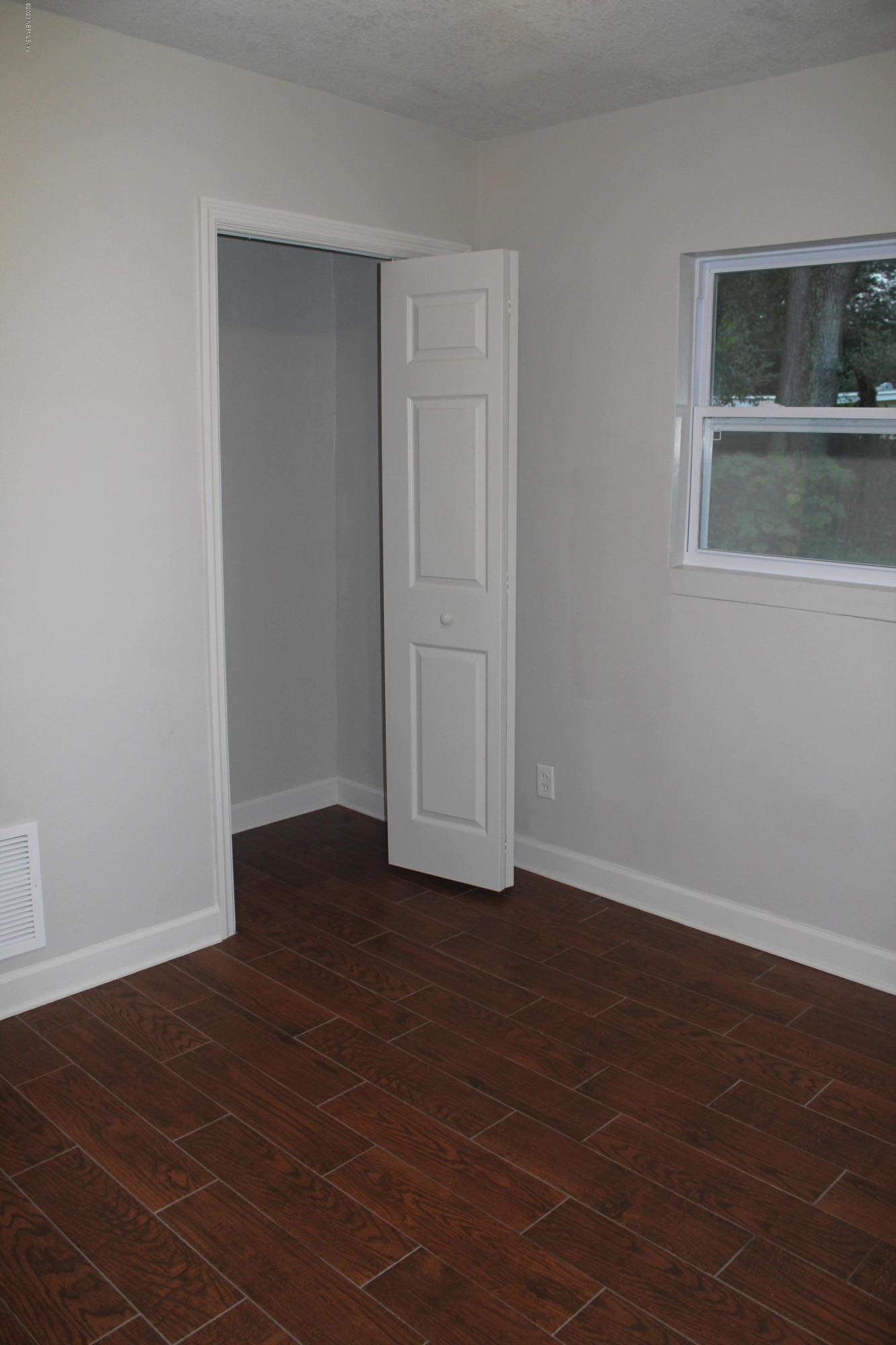 6915 King Arthur Road Jacksonville, FL 32211 - Photo 6 of 17 5NEbedroomB