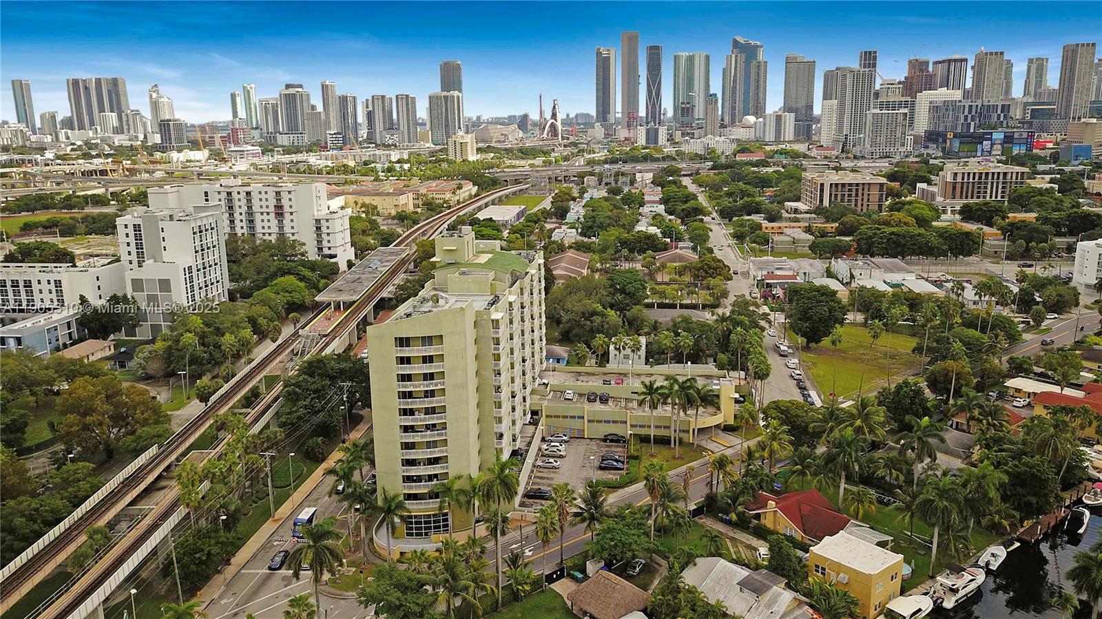 816 Northwest 11th Street, Unit 610 Miami, FL 33136 - Photo 27 of 28 a view of city