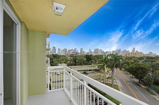 $1,900 | 816 Northwest 11th Street, Unit 610, Miami, FL 33136
