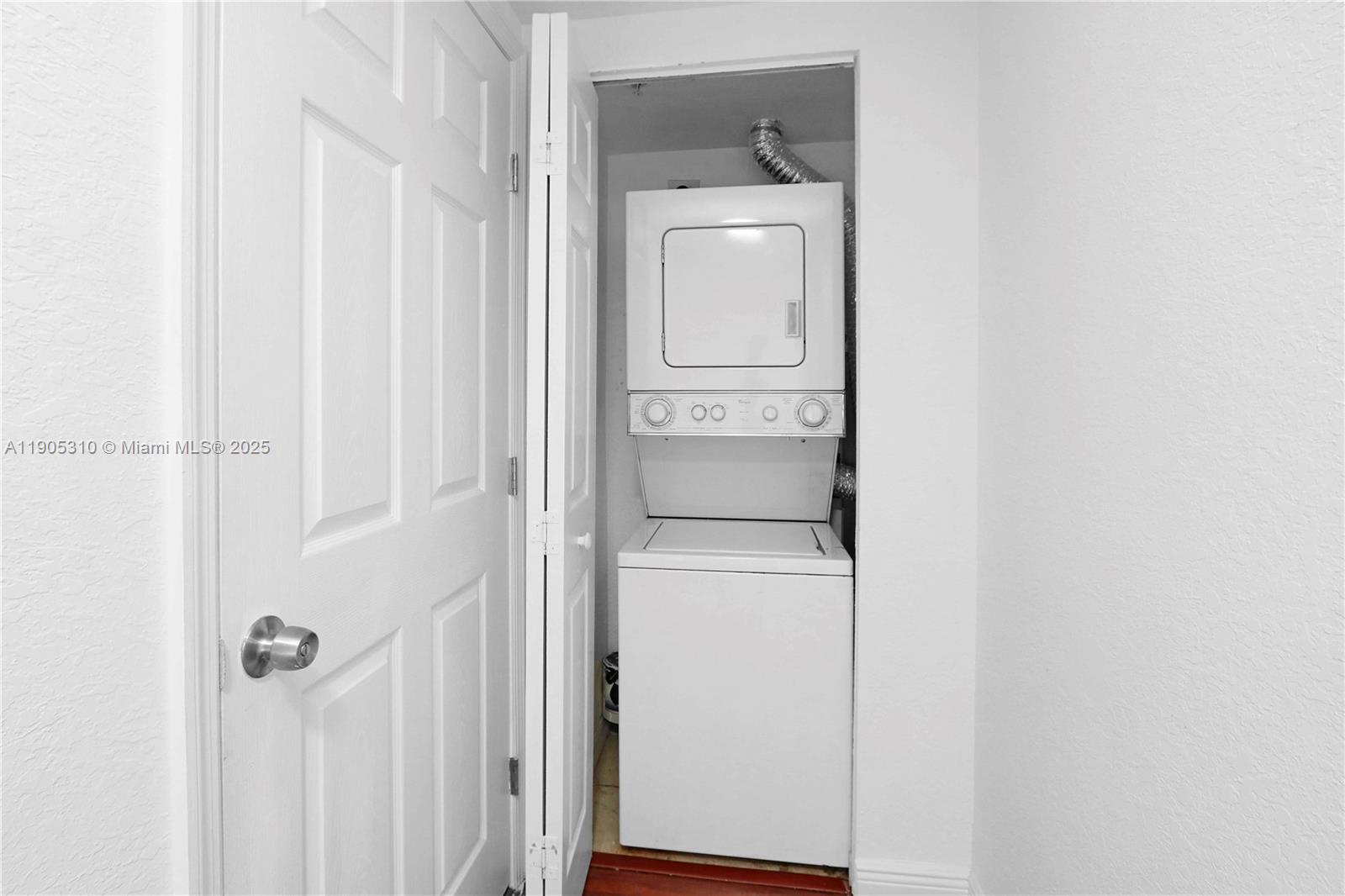 816 Northwest 11th Street, Unit 610 Miami, FL 33136 - Photo 6 of 28 a utility room with dryer and washer