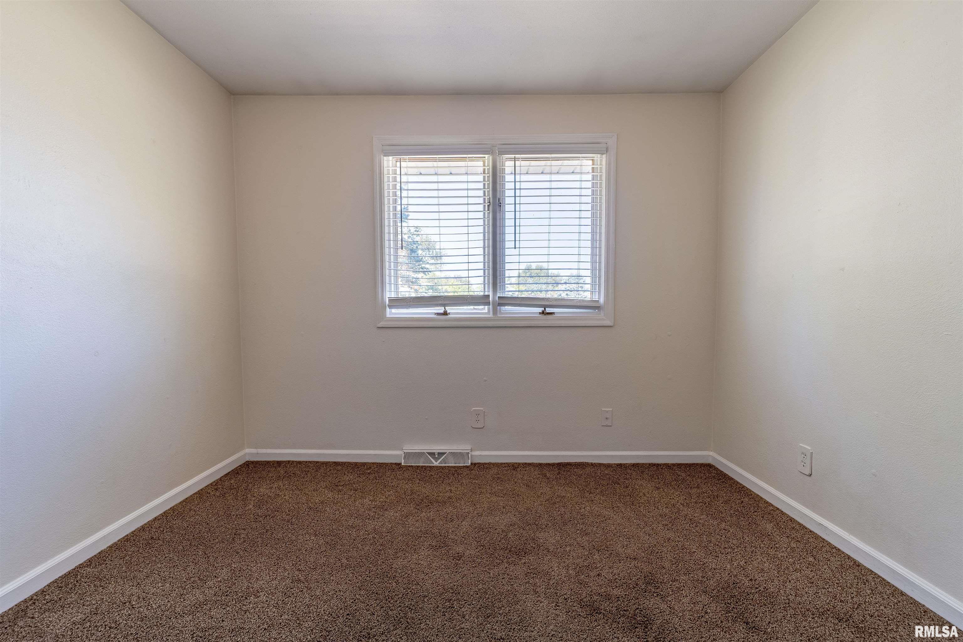 9702 West Whittingham Point Mapleton, IL 61547 - Photo 13 of 35
