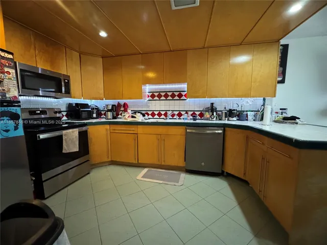 $320,000 | 6445 Southwest 116th Place, Unit A, Miami, FL 33173