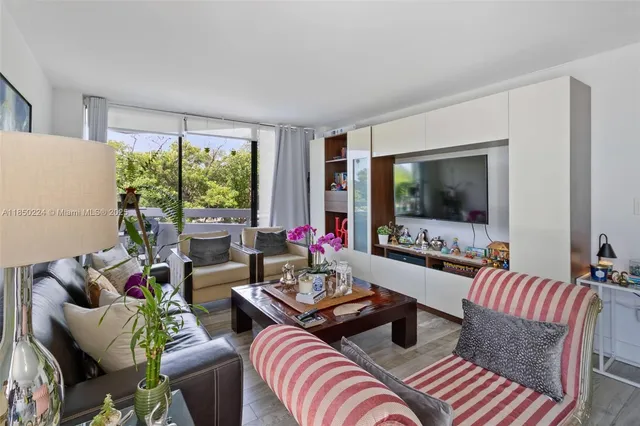 $605,000 | 2501 Brickell Avenue, Unit 307, Miami, FL 33129