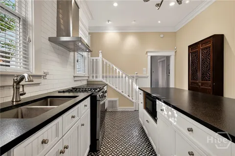 $1,249,000 | 121 East 36th Street, Savannah, GA 31401