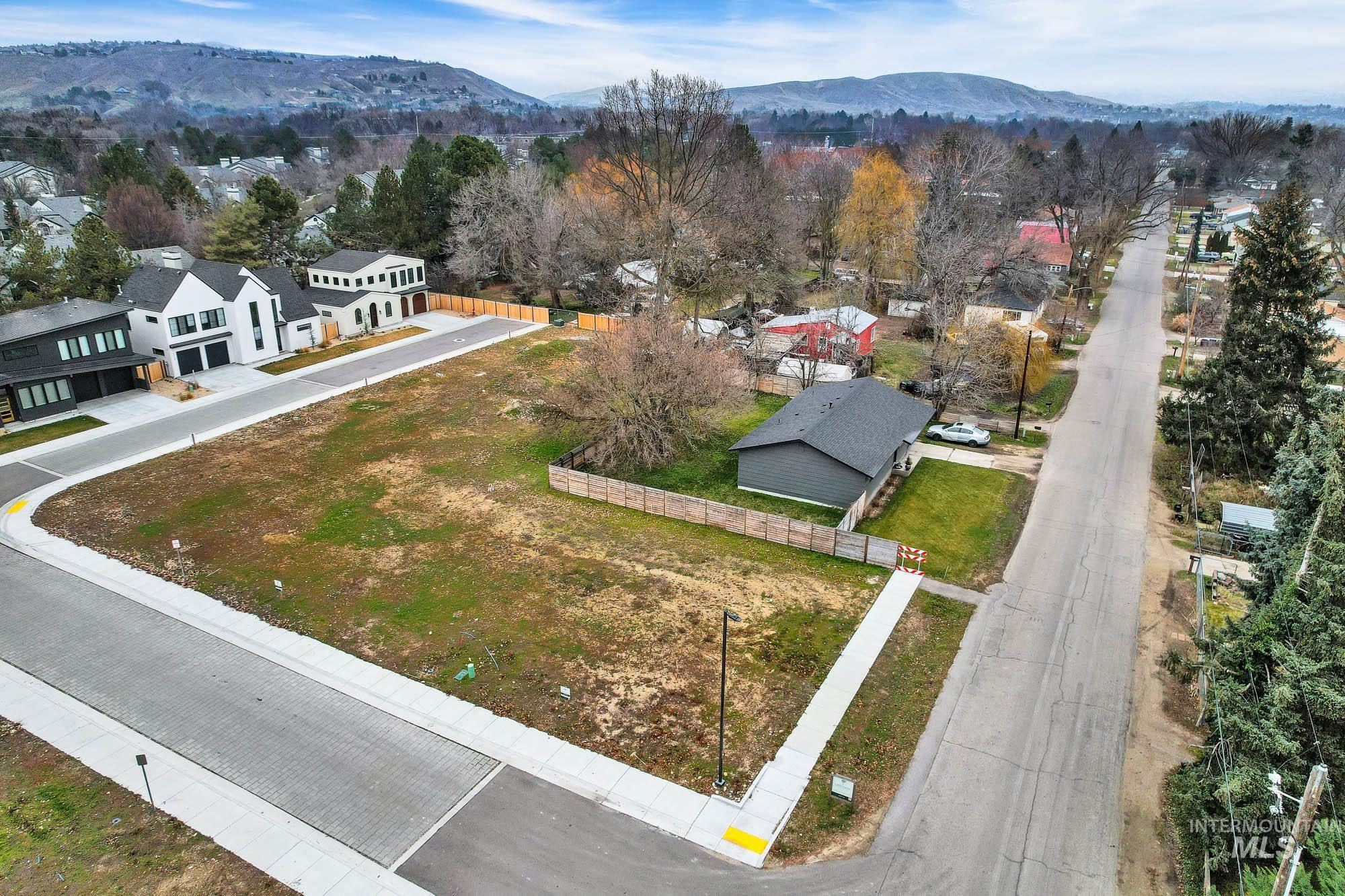 3002 North Water Run Lane Boise, ID 83703 - Photo 8 of 12