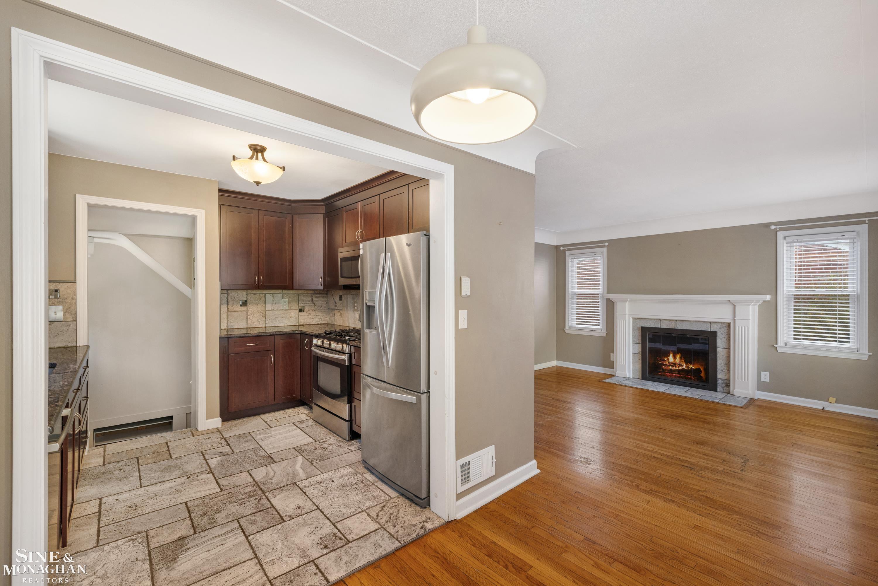 2073 Hampton Road Grosse Pointe Woods, MI 48236 - Photo 11 of 39