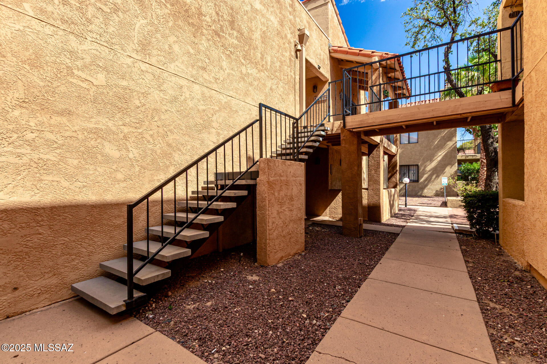 8271 North Oracle Road, Unit 243 Tucson, AZ 85704 - Photo 2 of 27 Gallery Image 2
