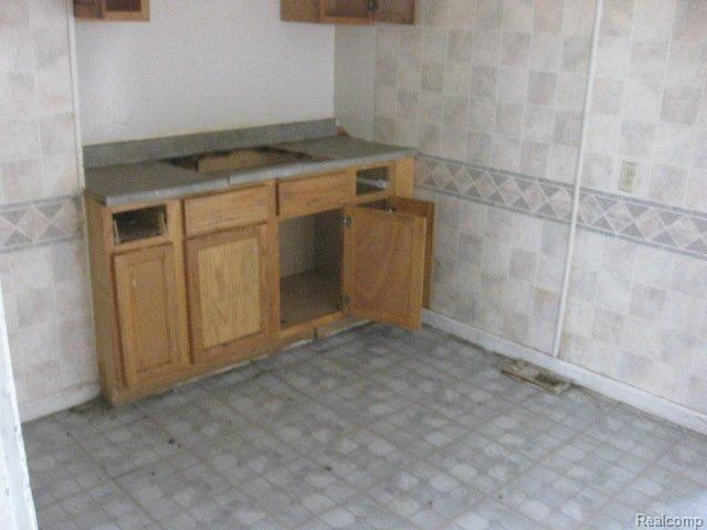 4663 Alter Road Detroit, MI 48215 - Photo 5 of 6 IMG_0361