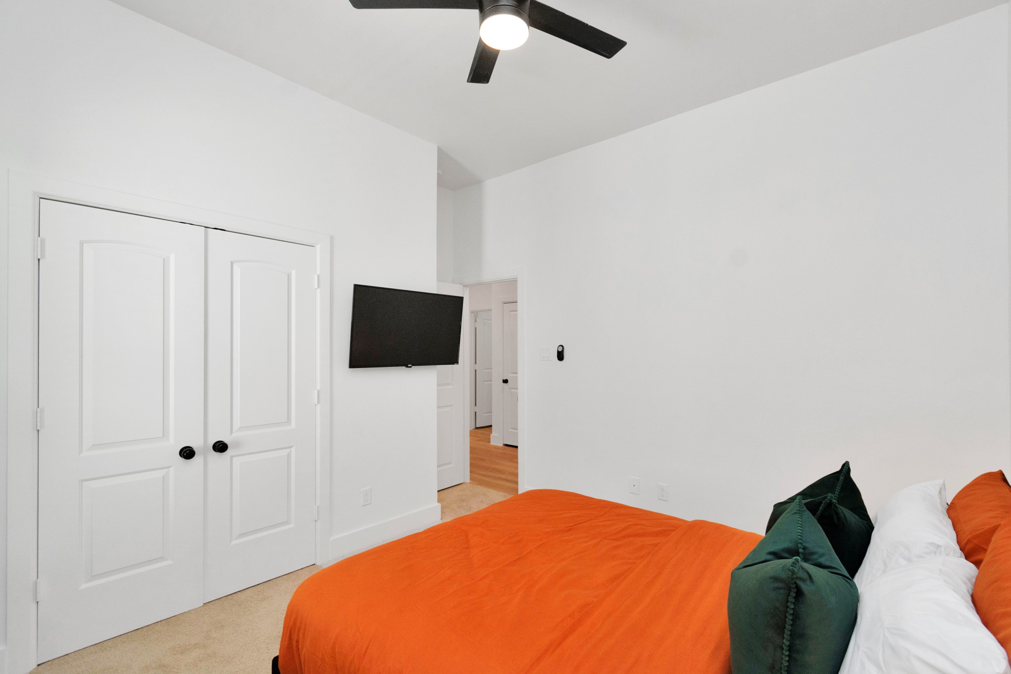 5308 Denmark Street Houston, TX 77028 - Photo 30 of 36 a bedroom with a bed and a television