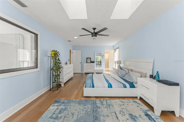 a view of livingroom with furniture