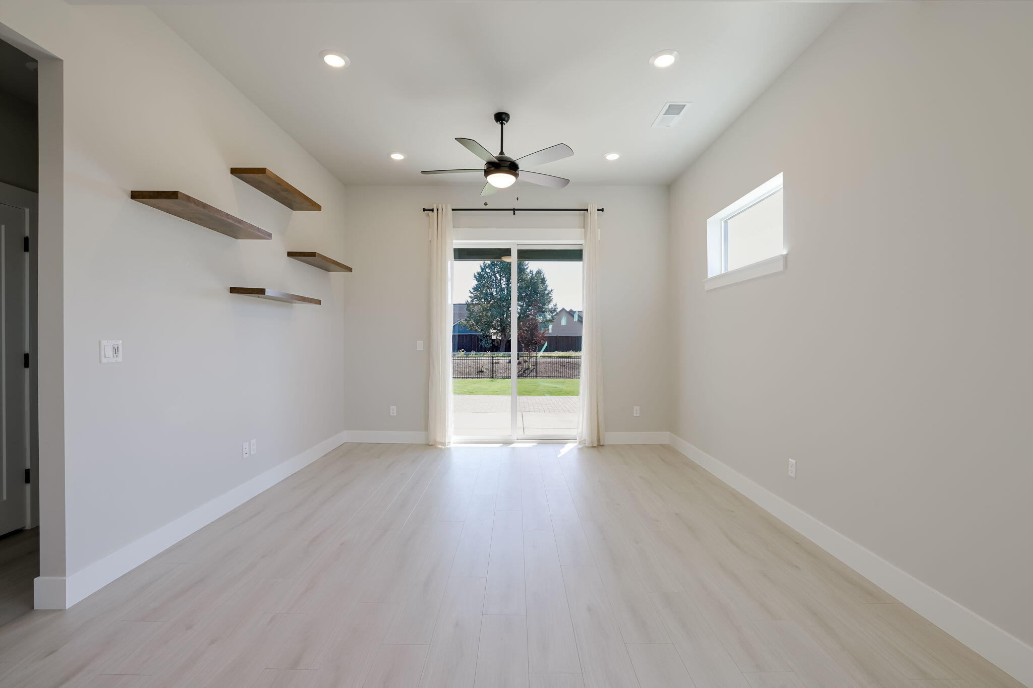 4166 Southwest 47th Street Redmond, OR 97756 - Photo 9 of 33 8-web-or-mls-4166 SW 47th Place-7