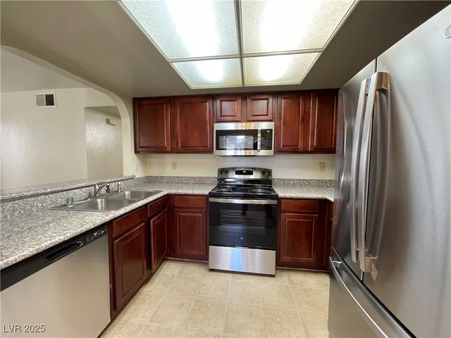 $1,395 | 2912 Bluegill Way, Unit C, Henderson, NV 89014