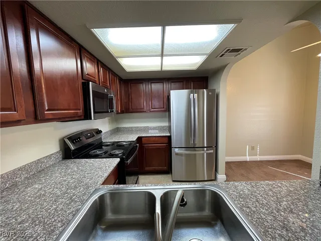 $1,395 | 2912 Bluegill Way, Unit C, Henderson, NV 89014