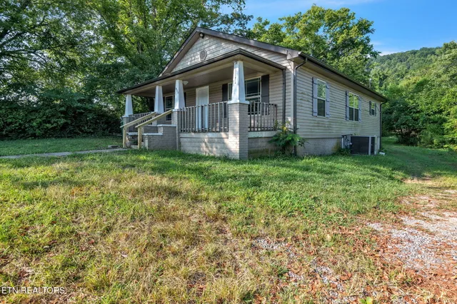 $184,900 | 813 South Main Street, Rocky Top, TN 37769