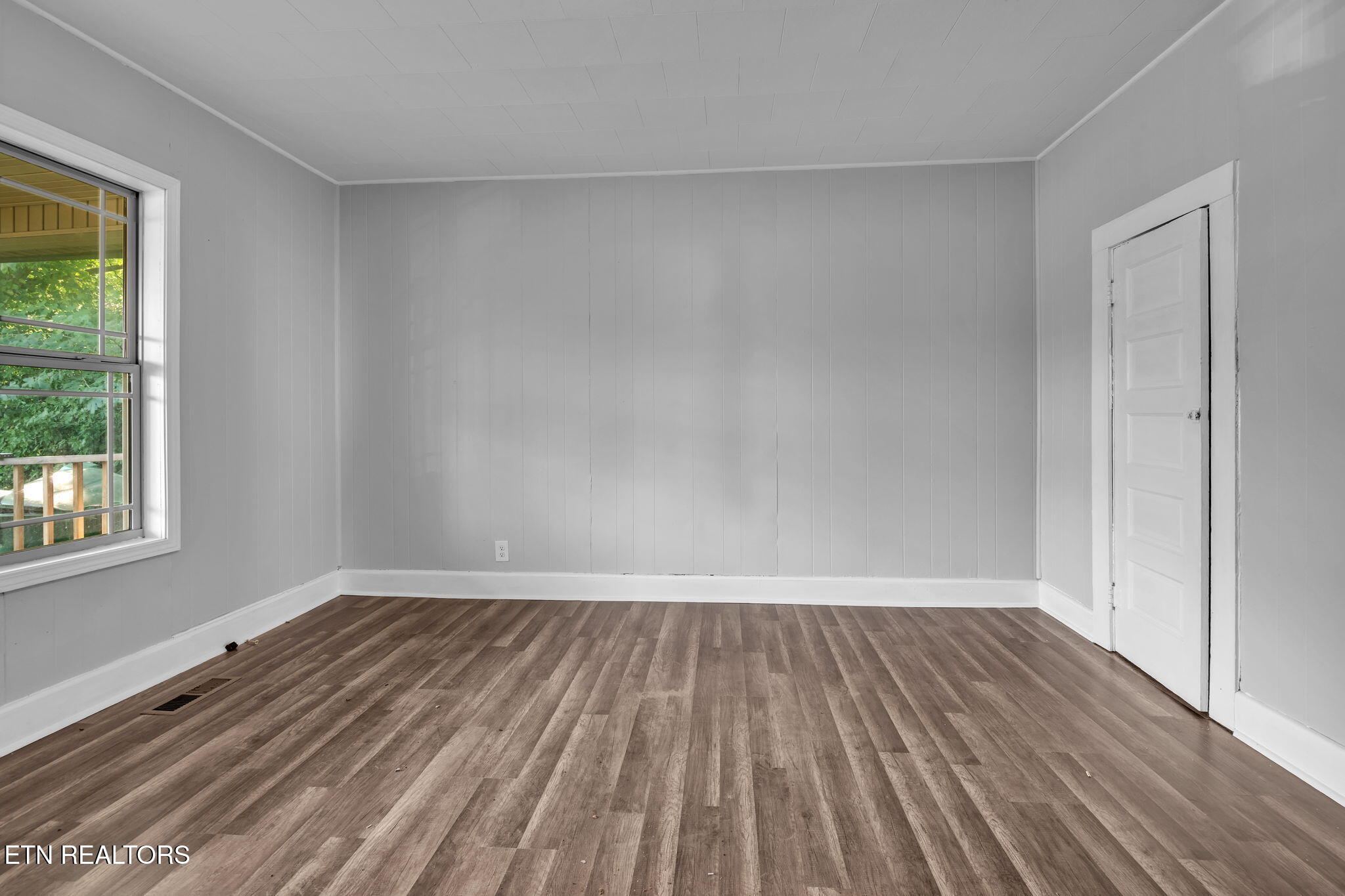 813 South Main Street Rocky Top, TN 37769 - Photo 13 of 17 3-web-or-mls-813 Main Street-5611