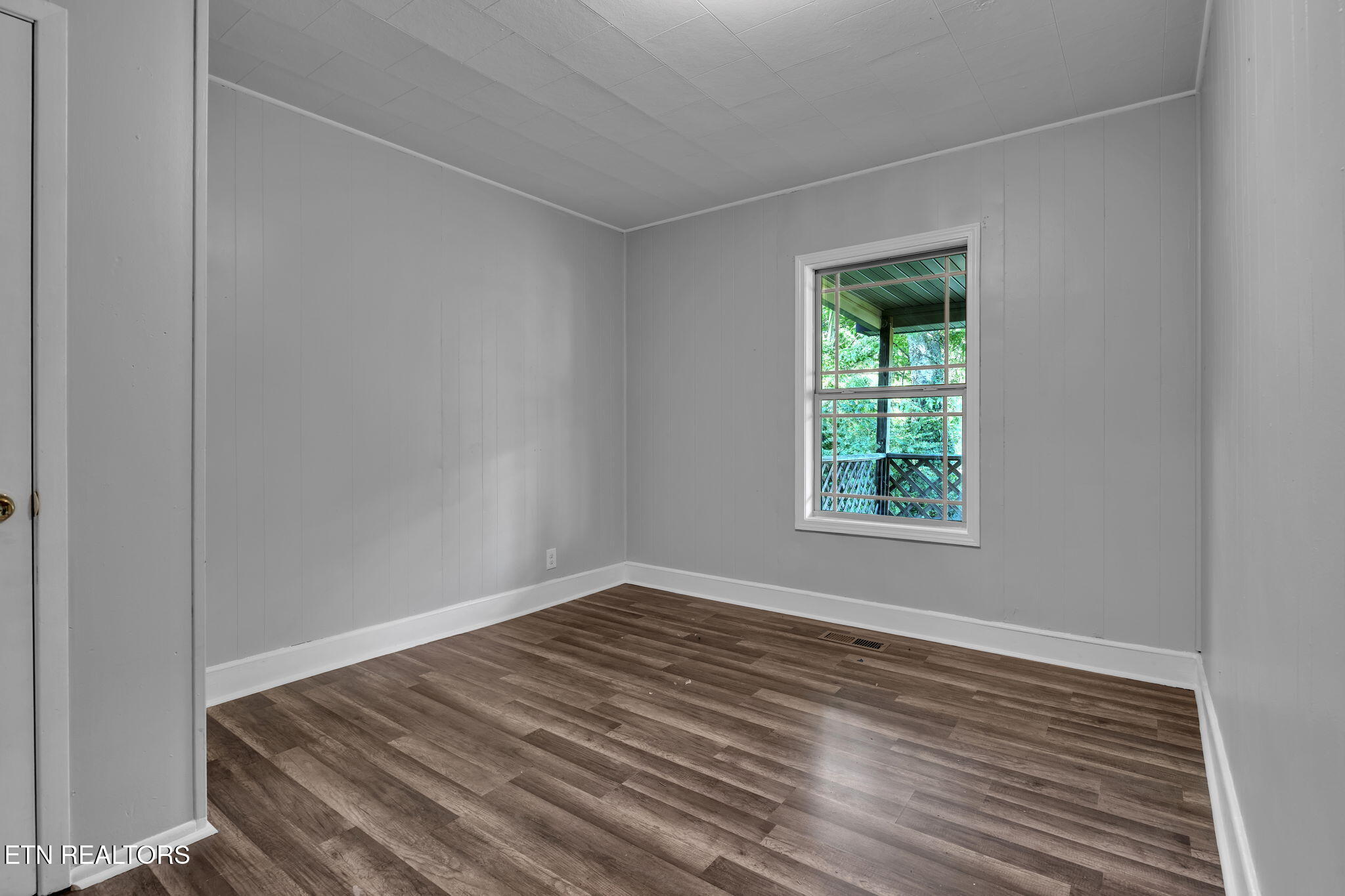 813 South Main Street Rocky Top, TN 37769 - Photo 15 of 17 9-web-or-mls-813 Main Street-5632