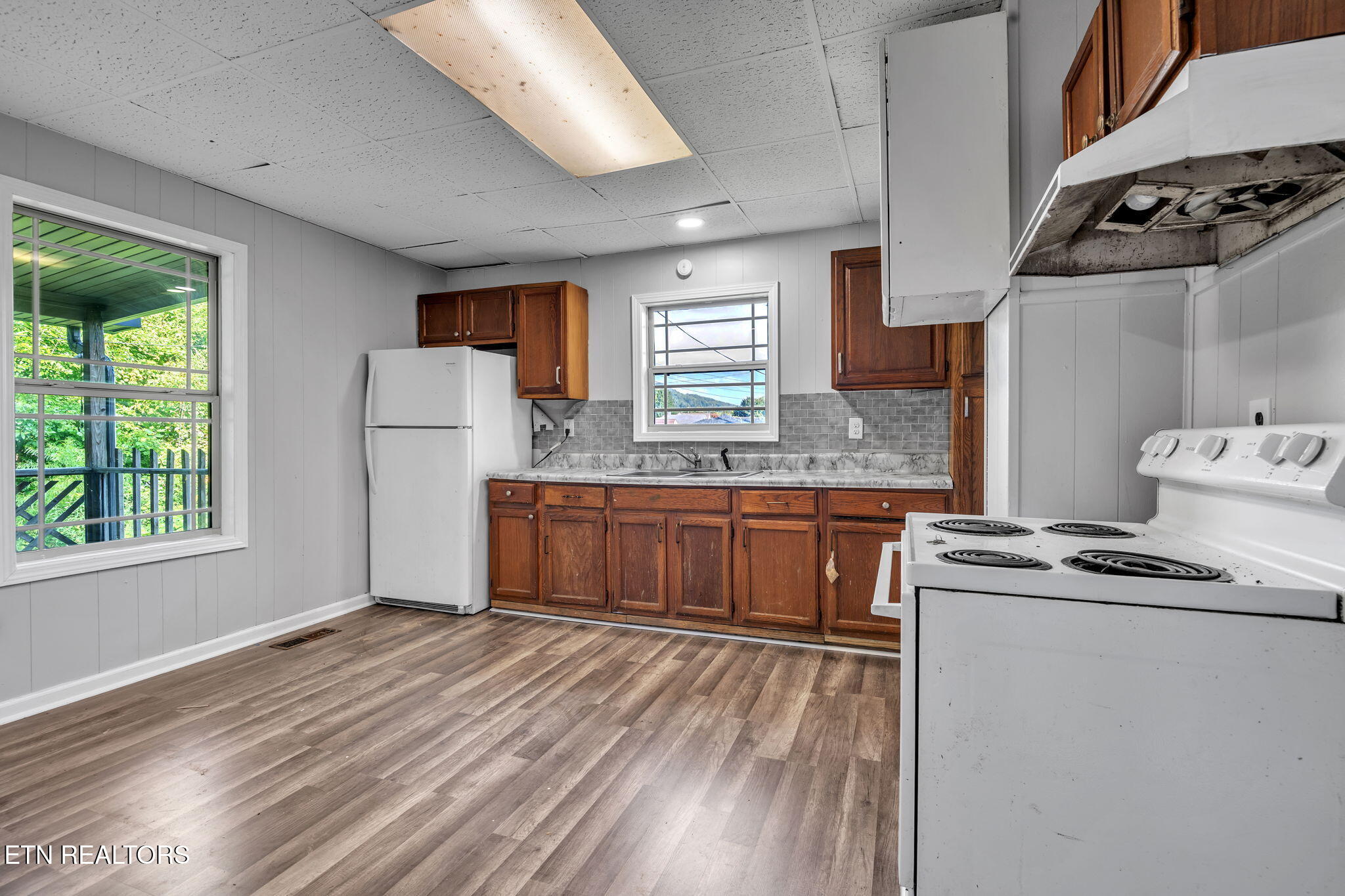 813 South Main Street Rocky Top, TN 37769 - Photo 9 of 17 5-web-or-mls-813 Main Street-5620