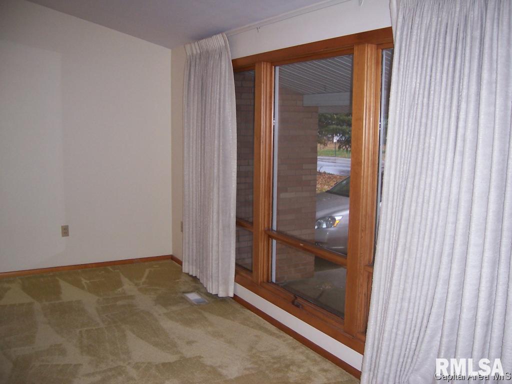2215 West Lawrence Avenue Springfield, IL 62704 - Photo 3 of 23 Gallery Image 3